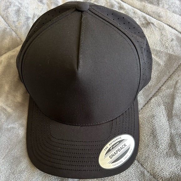 Classic Black Snapback Hat brand new no tags - Picture 1 of 3